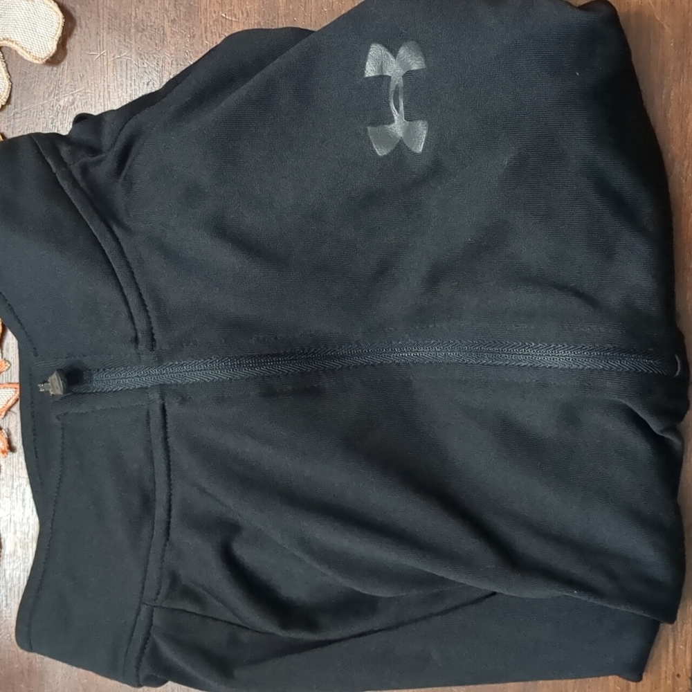 Under Armour Large Tech ½ Zip Long Sleeve like new